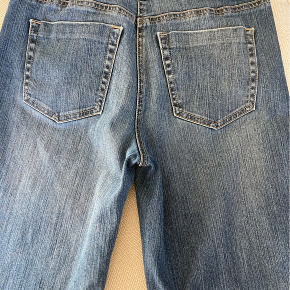 Talbots Denim’ Capri with side placket and buttons - Picture 4 of 7